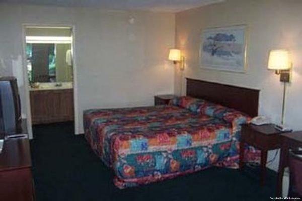 KNIGHTS INN MOREHEAD (Morehead)
